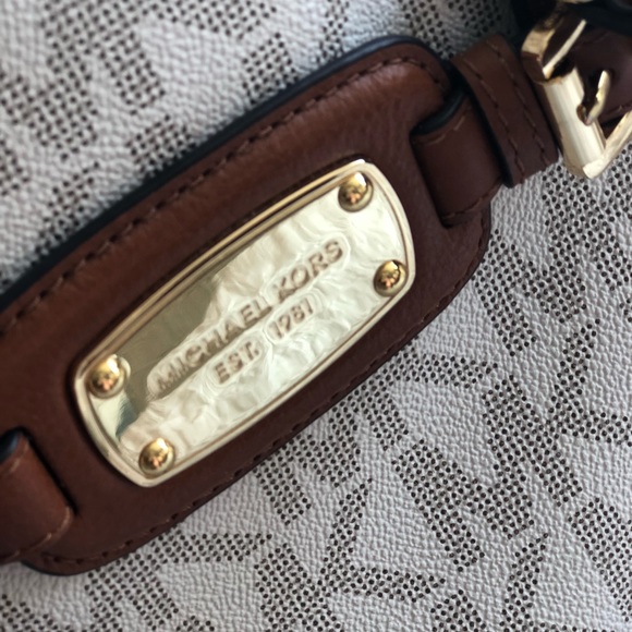 Authentic Michael Kors purse - Picture 2 of 6